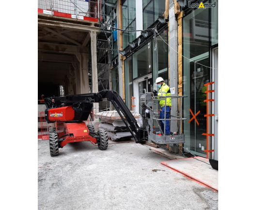 entretien de façade avec une nacelle
