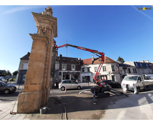 travaux en hauteur restauration avec une nacelle araignée